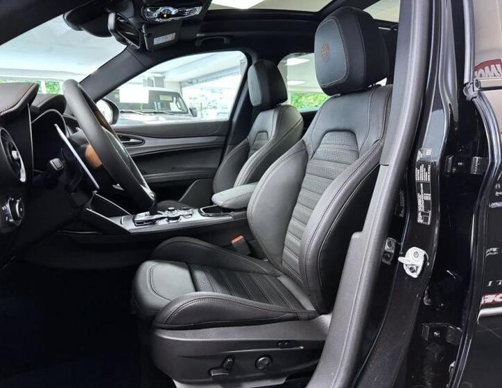 Alfa Romeo Stelvio 8