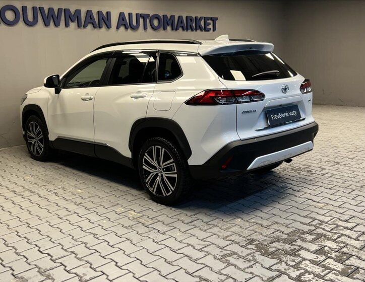 Toyota Corolla Cross 15