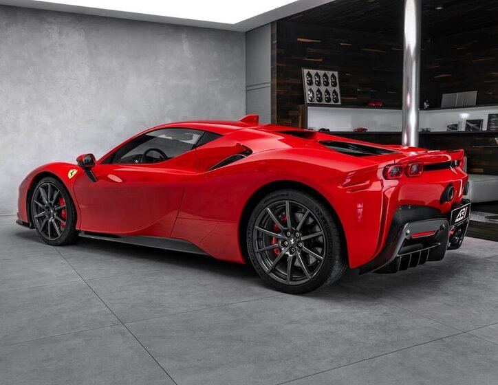 Ferrari SF90 Kupé 4,0 l 574 kw