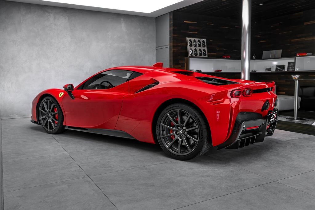 Ferrari SF90 Kupé 4,0 l 574 kw