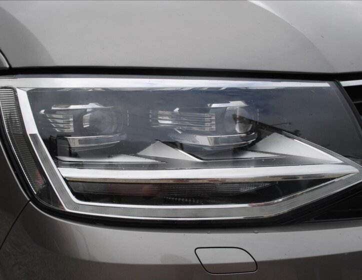 Volkswagen Caravelle 30