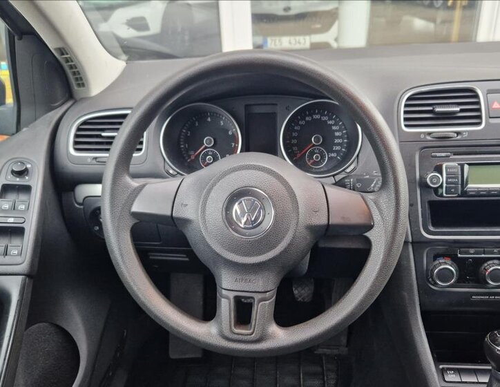 Volkswagen Golf 17