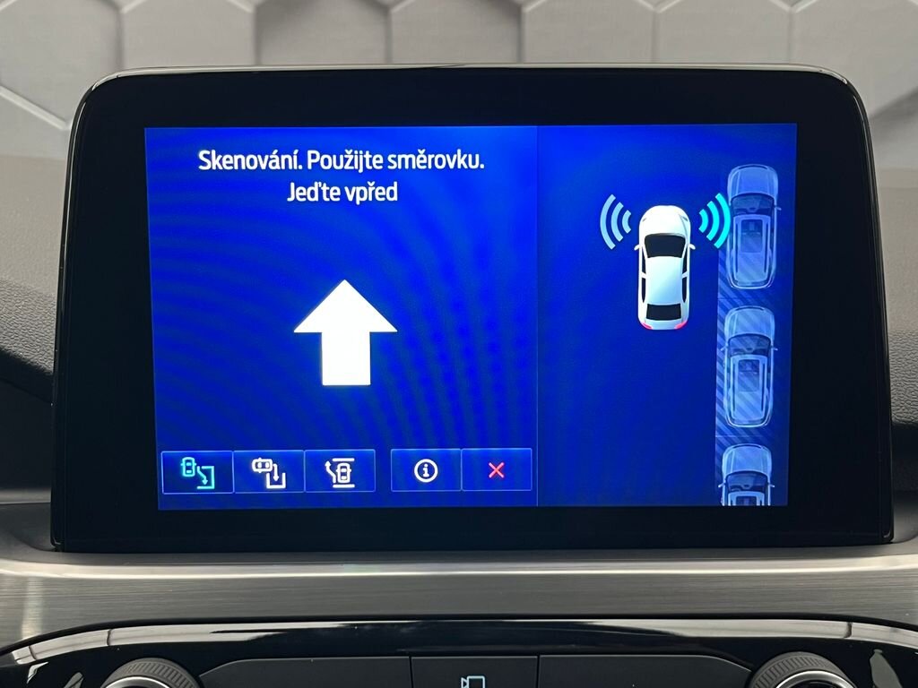 Ford Kuga SUV / Terénní 2,5 l 140 kw
