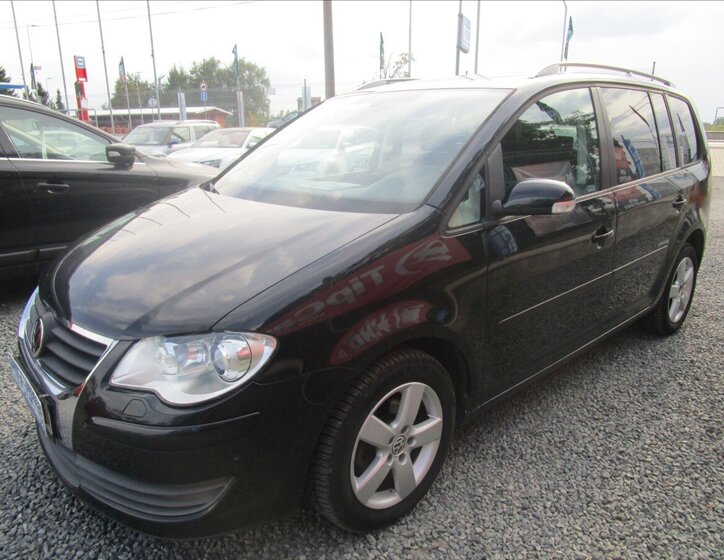 Volkswagen Touran 1