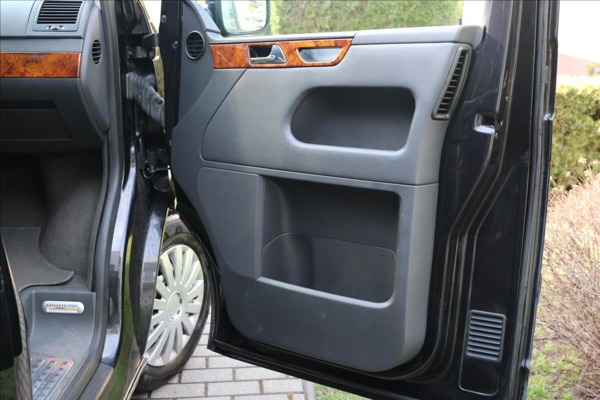 Volkswagen Multivan MPV 2,5 l 128 kw