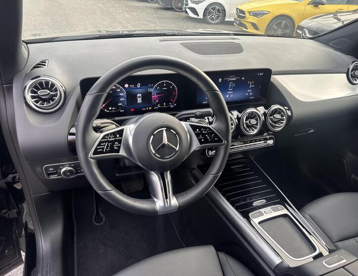 Mercedes-Benz GLA 10