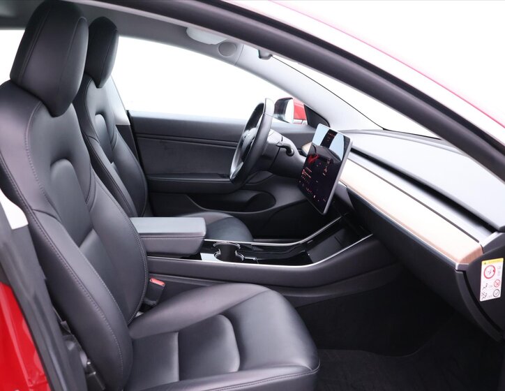 Tesla Model 3 13