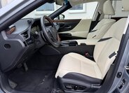 Lexus ES 300h Sedan / Limuzína 2,5 l 131 kw