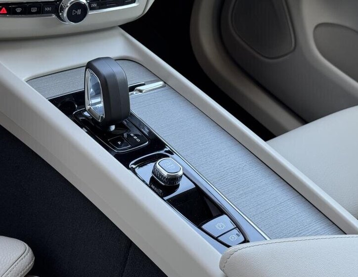 Volvo XC60 SUV / Terénní 2,0 l 145 kw