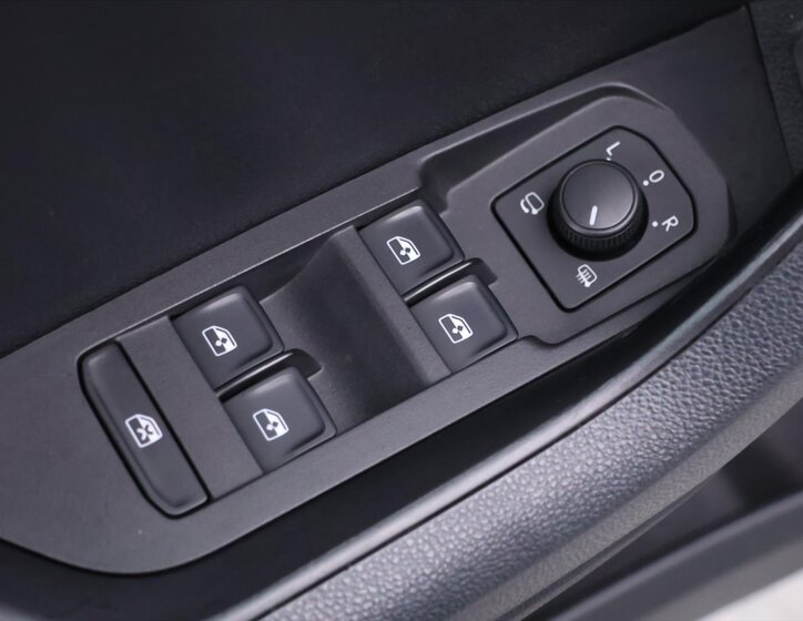 Škoda Karoq SUV 1,5 l 110 kw