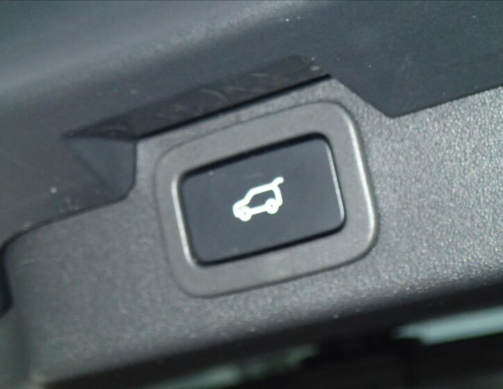 Land Rover Discovery SUV / Terénní 2,0 l 132 kw