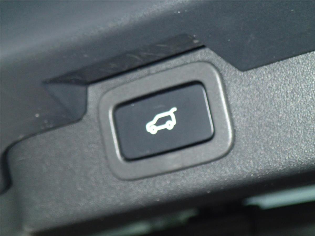 Land Rover Discovery SUV / Terénní 2,0 l 132 kw