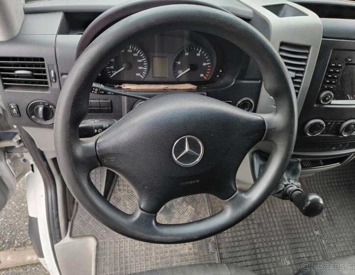 Mercedes-Benz Sprinter 11