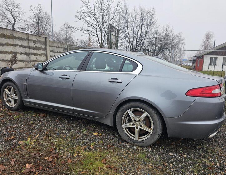 Jaguar XF 3