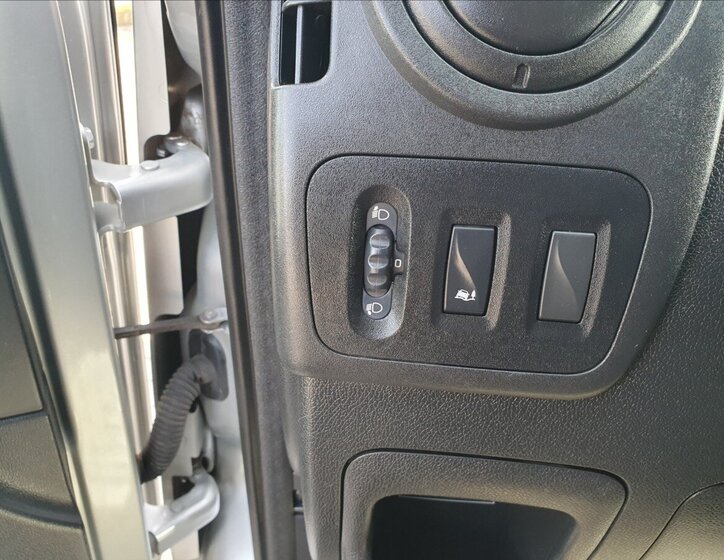 Nissan NV400 Sklápěč 2,3 l 120 kw