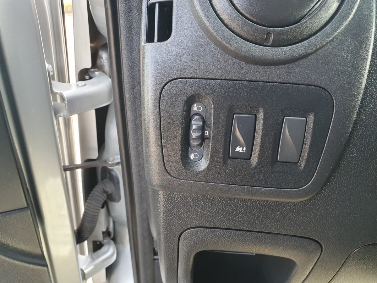 Nissan NV400 Sklápěč 2,3 l 120 kw