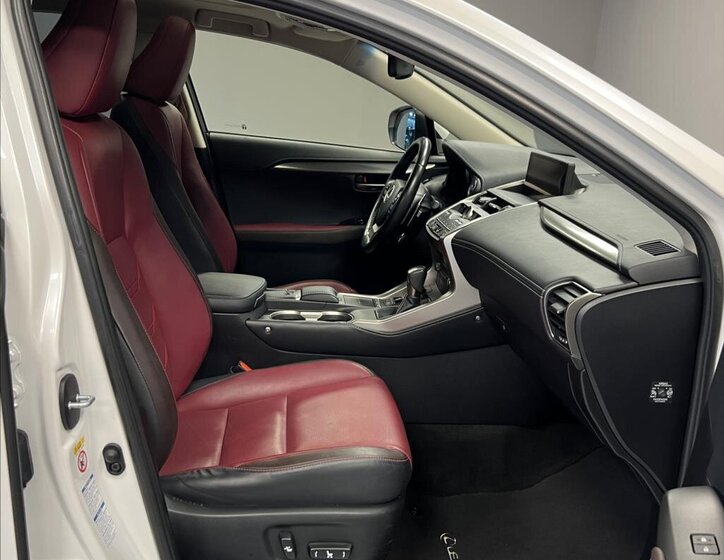 Lexus NX 300h SUV 2,5 l 145 kw