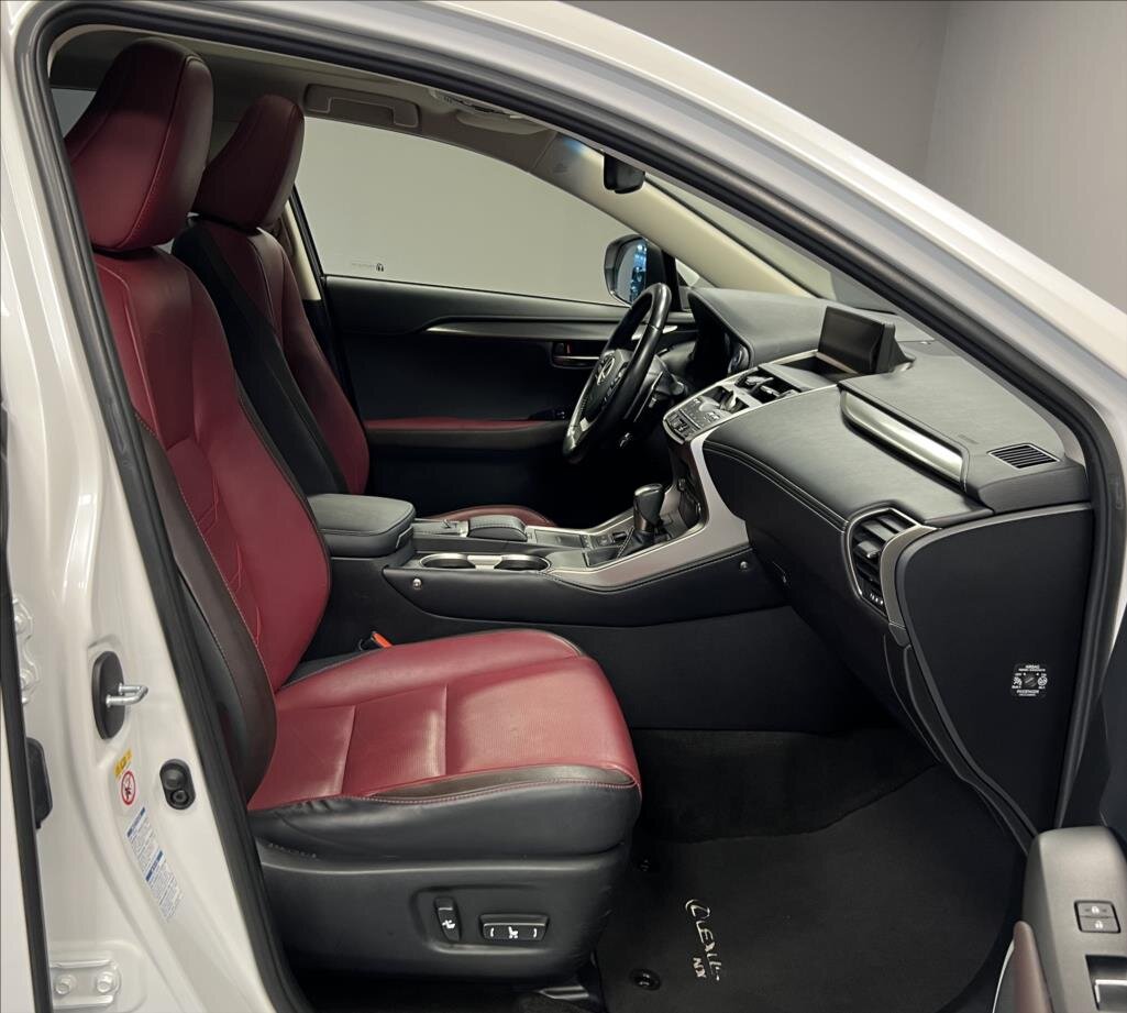 Lexus NX 300h SUV 2,5 l 145 kw