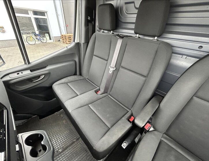 Mercedes-Benz Sprinter 11