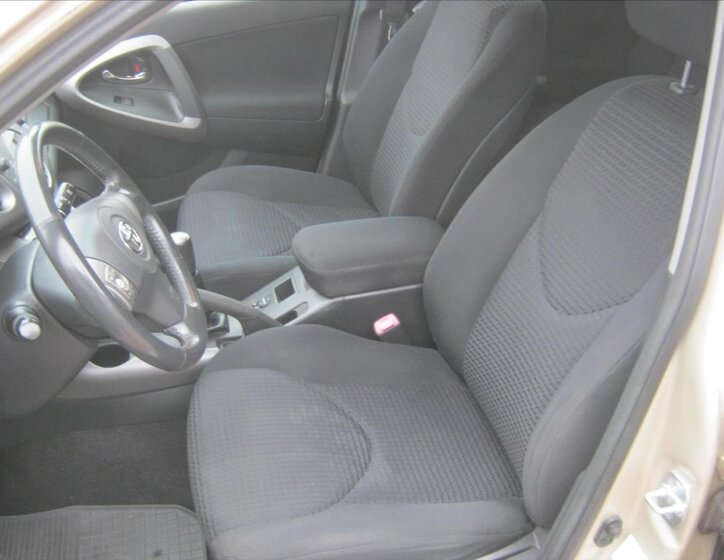 Toyota RAV4 Kombi 2,0 l 112 kw