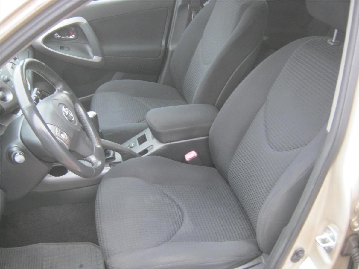 Toyota RAV4 Kombi 2,0 l 112 kw