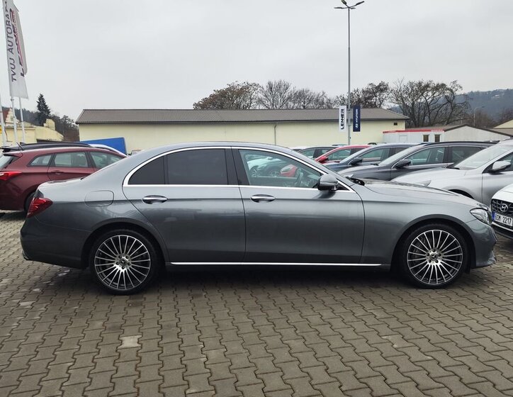 Mercedes-Benz Třídy E Sedan 3,0 l 190 kw