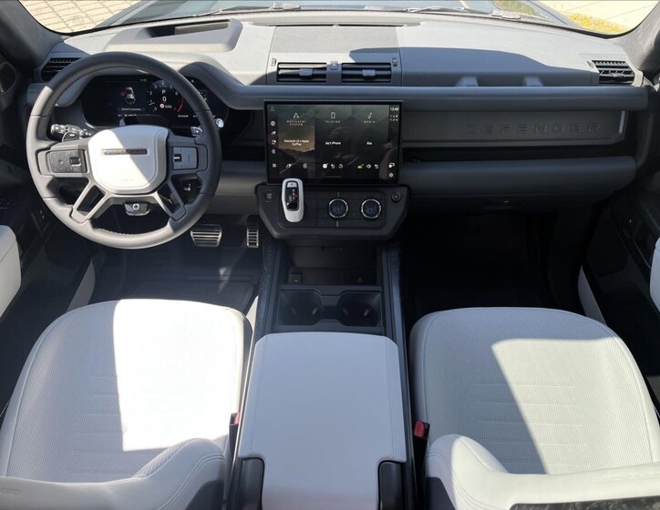Land Rover Defender SUV / Terénní 4,4 l 467 kw