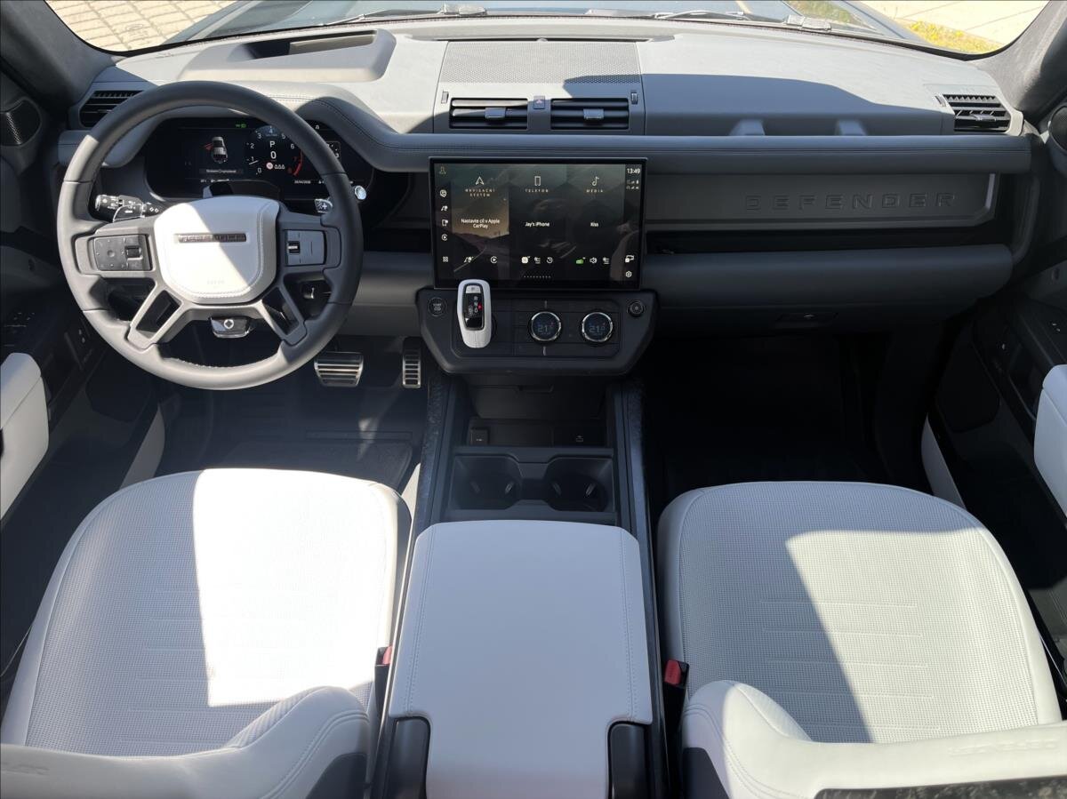 Land Rover Defender SUV / Terénní 4,4 l 467 kw