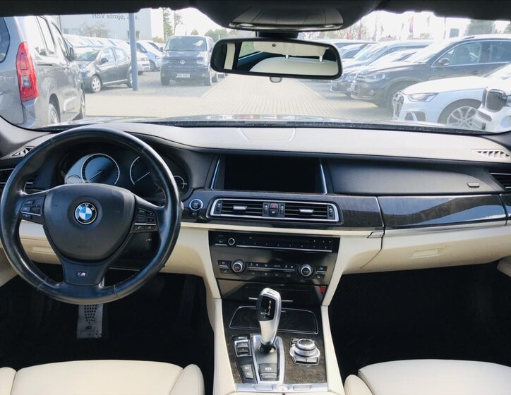 BMW Řada 7 Sedan / Limuzína 3,0 l 190 kw