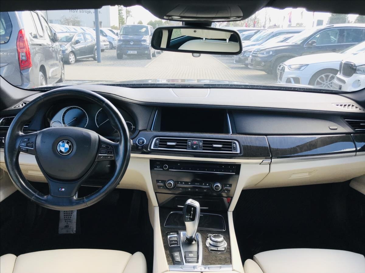 BMW Řada 7 Sedan / Limuzína 3,0 l 190 kw