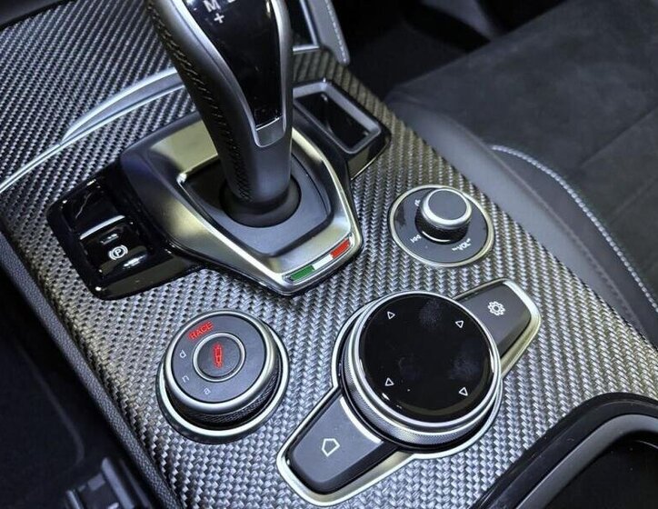 Alfa Romeo Stelvio SUV 2,9 l 382 kw