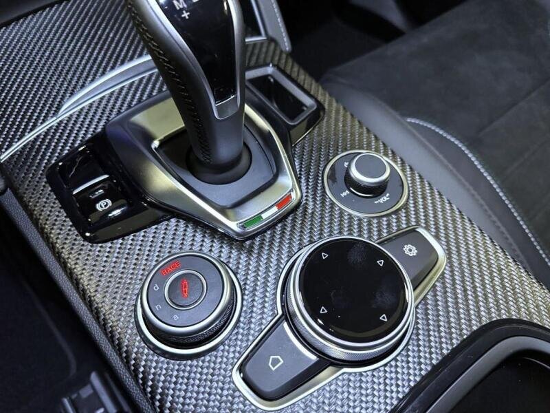 Alfa Romeo Stelvio SUV 2,9 l 382 kw