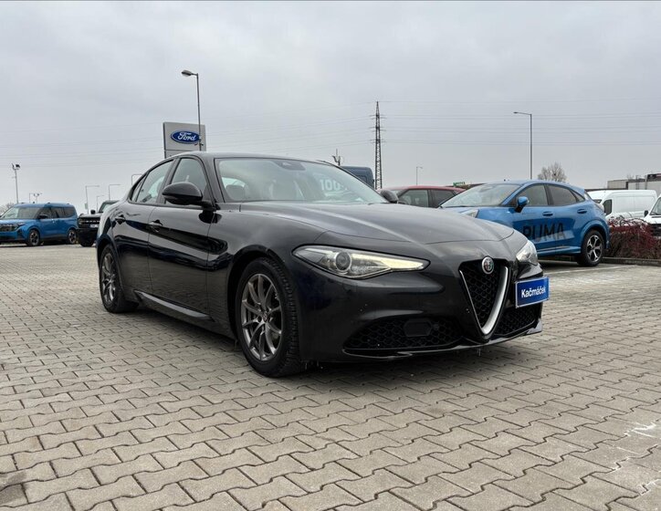 Alfa Romeo Giulia Sedan / Limuzína 2,1 l 132 kw