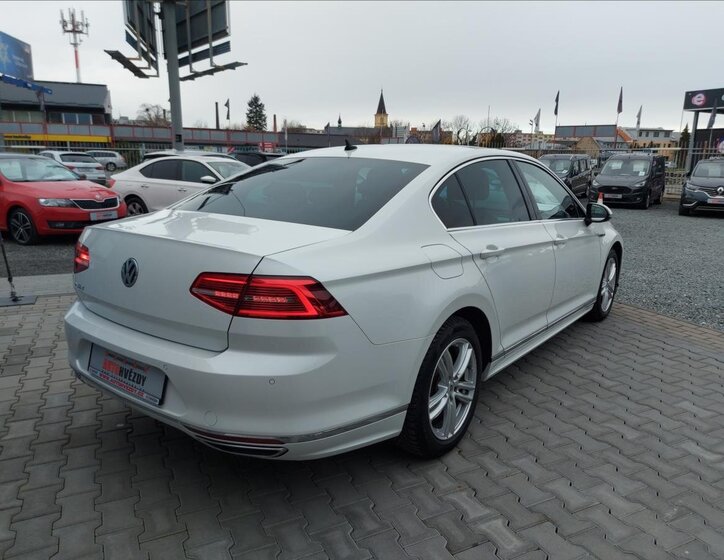 Volkswagen Passat 10