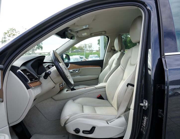 Volvo XC90 24