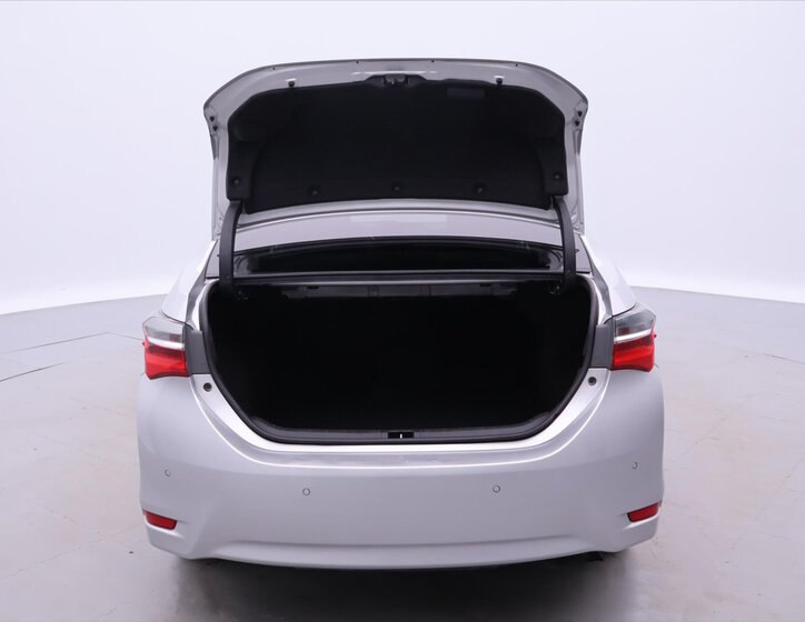 Toyota Corolla Sedan / Limuzína 1,6 l 97 kw