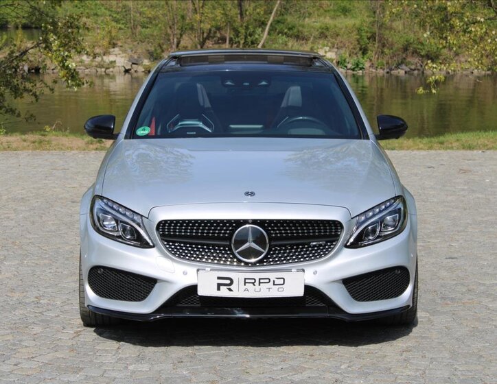 Mercedes-Benz Třídy C Sedan / Limuzína 3,0 l 270 kw