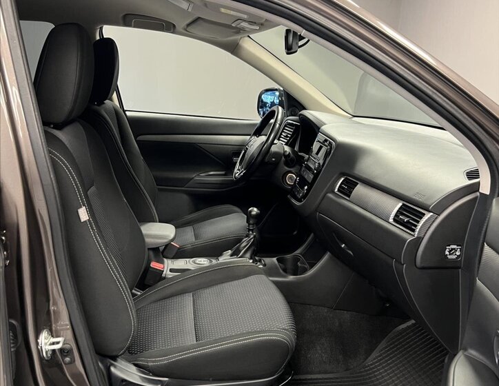 Mitsubishi Outlander SUV 2,3 l 110 kw