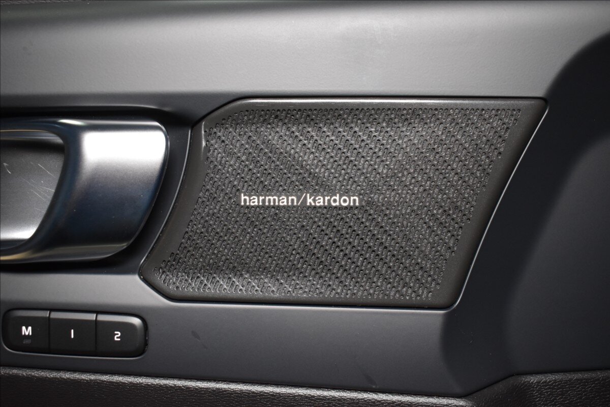 Volvo XC40 SUV / Terénní 2,0 l 120 kw