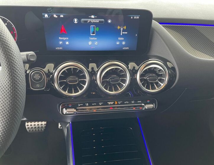 Mercedes-Benz GLA 12