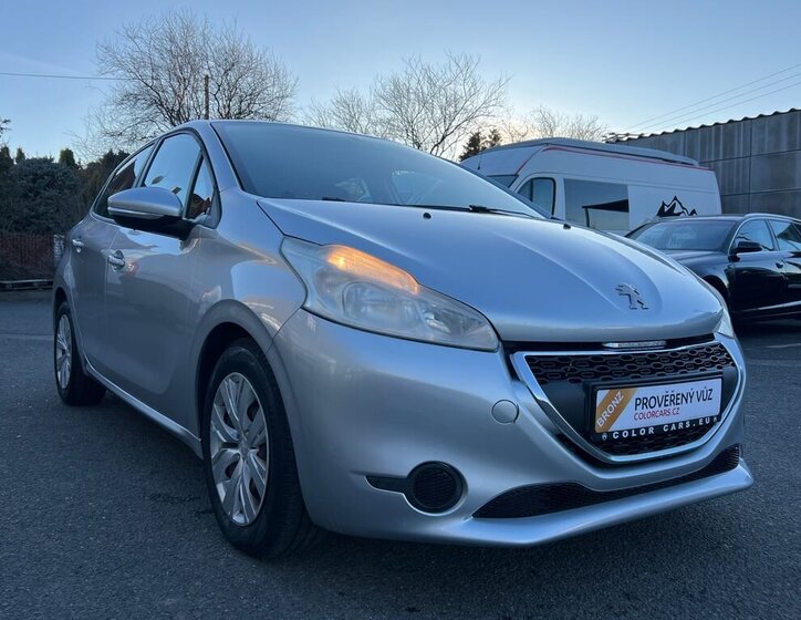 Peugeot 208 Hatchback 1,4 l 70 kw