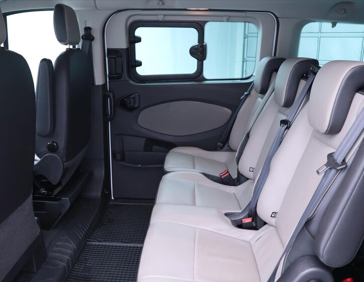 Ford Tourneo Custom 15
