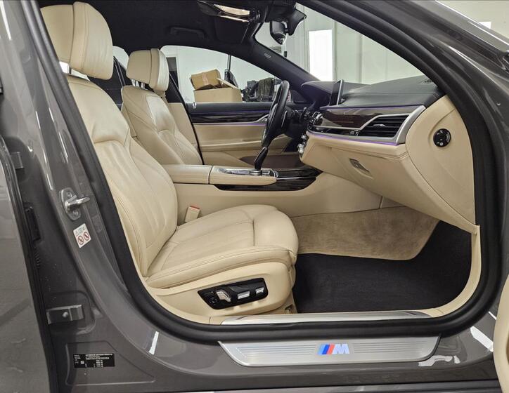 BMW Řada 7 21