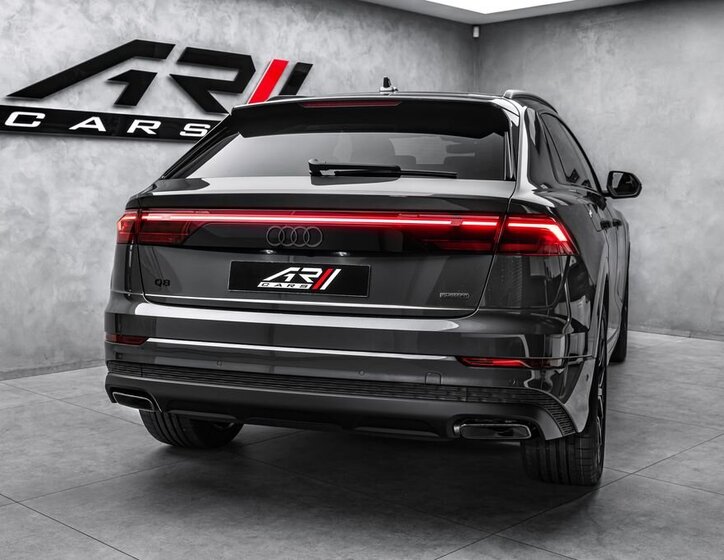 Audi Q8 SUV / Terénní 3,0 l 210 kw