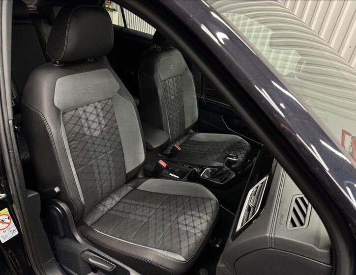 Volkswagen T-Roc SUV / Terénní 2,0 l 140 kw