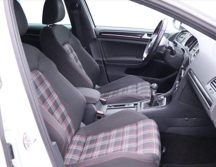 Volkswagen Golf Hatchback 2,0 l 169 kw