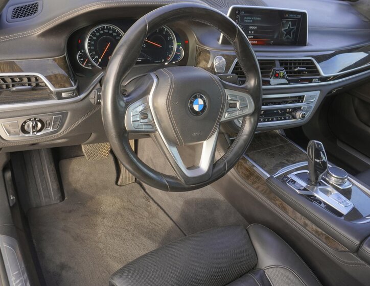 BMW Řada 7 17