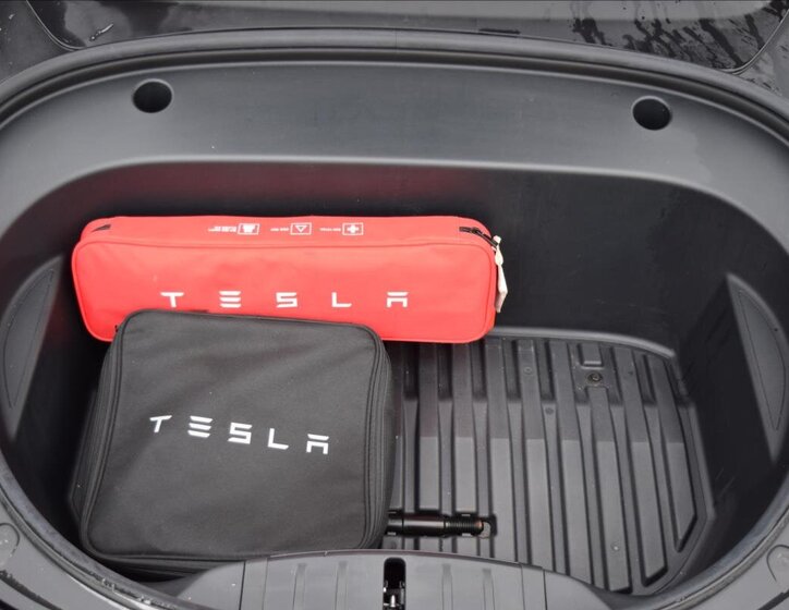 Tesla Model 3 Sedan 0,0 366 kw