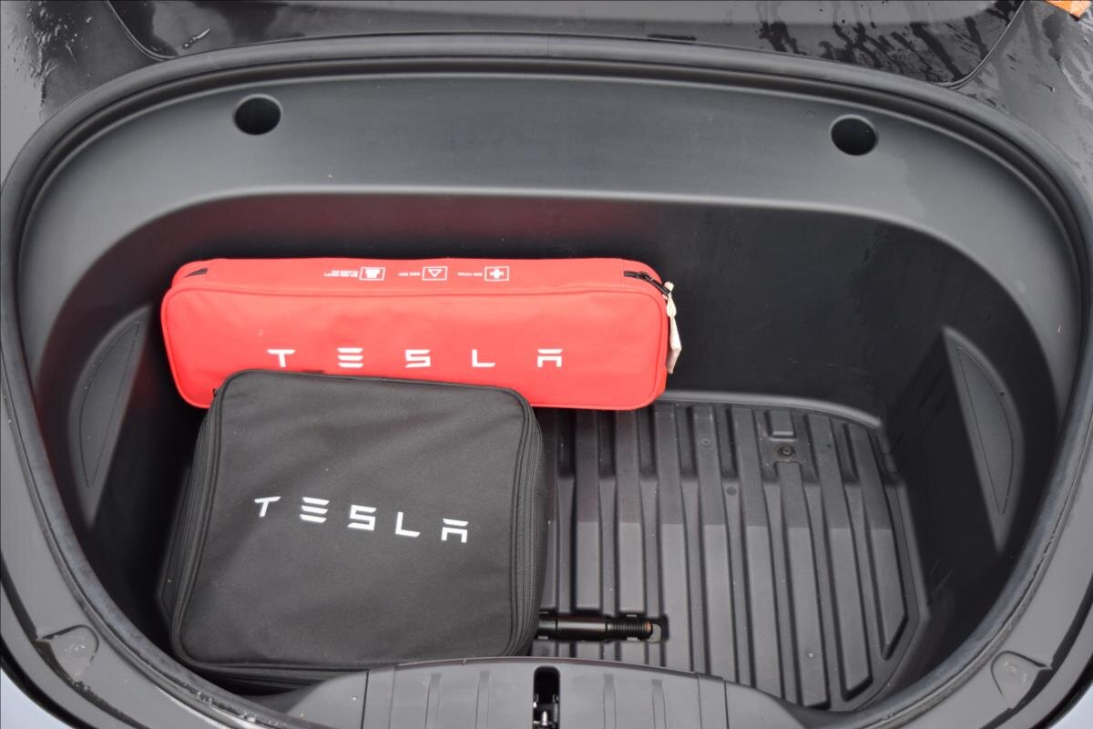 Tesla Model 3 Sedan 0,0 366 kw