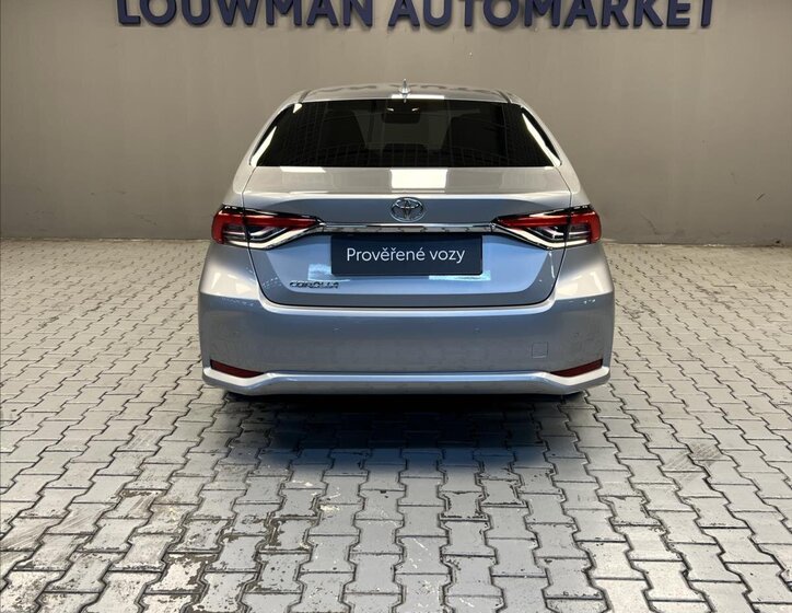 Toyota Corolla Sedan 1,5 l 92 kw